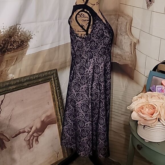 Motherhood Maternity Laced Dress Size S - Picture 3 of 7